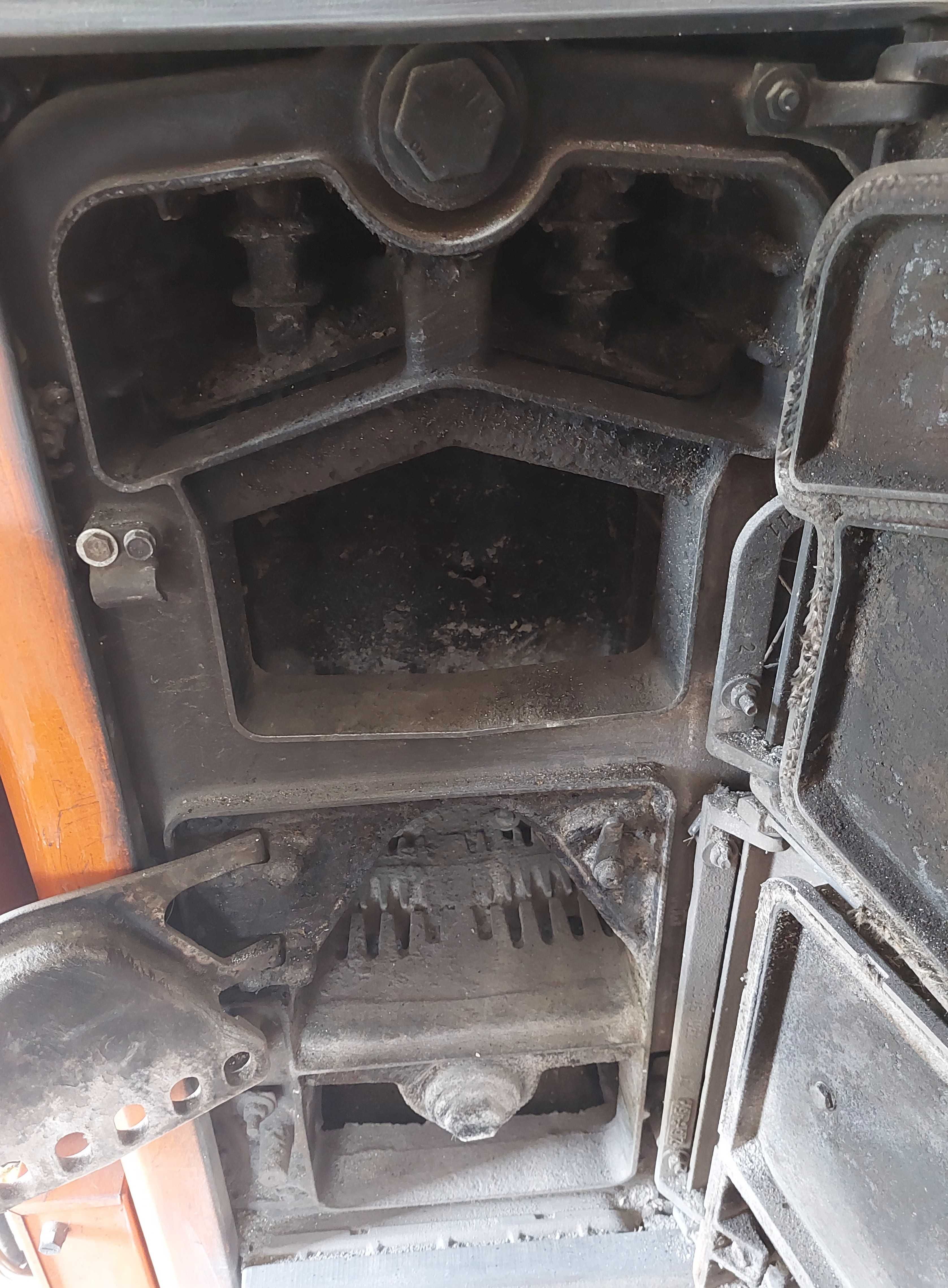 Kocioł co HKS Lazar 23 KW, żeliwny z podajnikiem