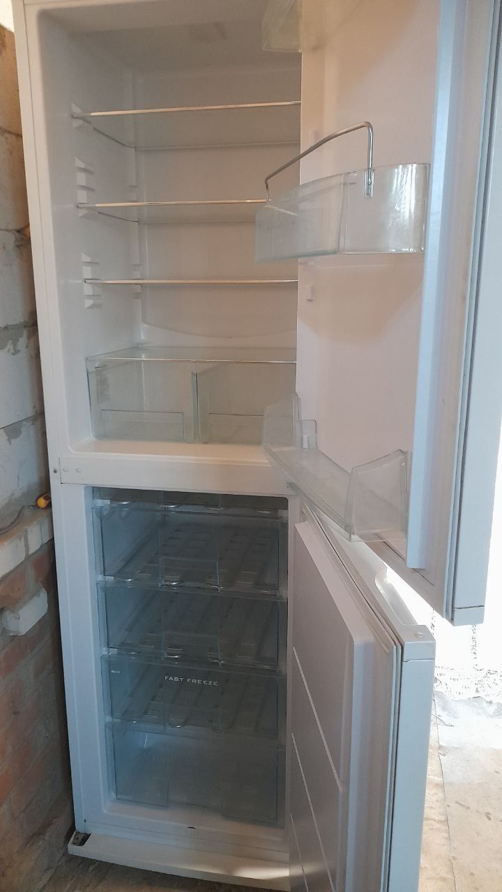 Продам холодильник