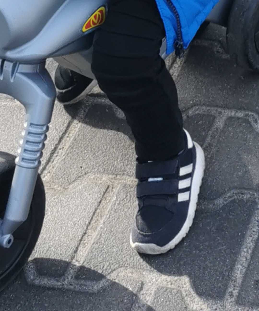 Buty dziecięce adidas rozmiar 23.