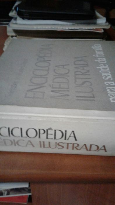 Livro enciclopédia médica ilustrada.