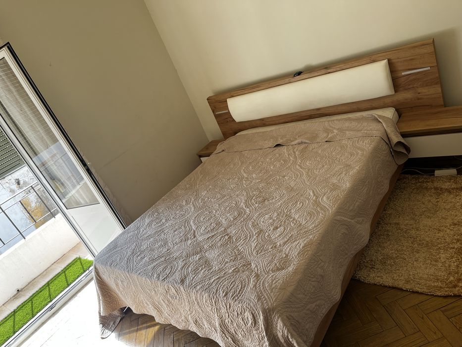 Quarto completo , roupeiro, comoda e cama