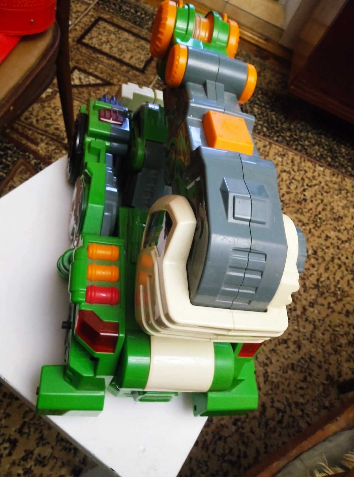 Продам  детскую инерционную спецмашину с сигналами.