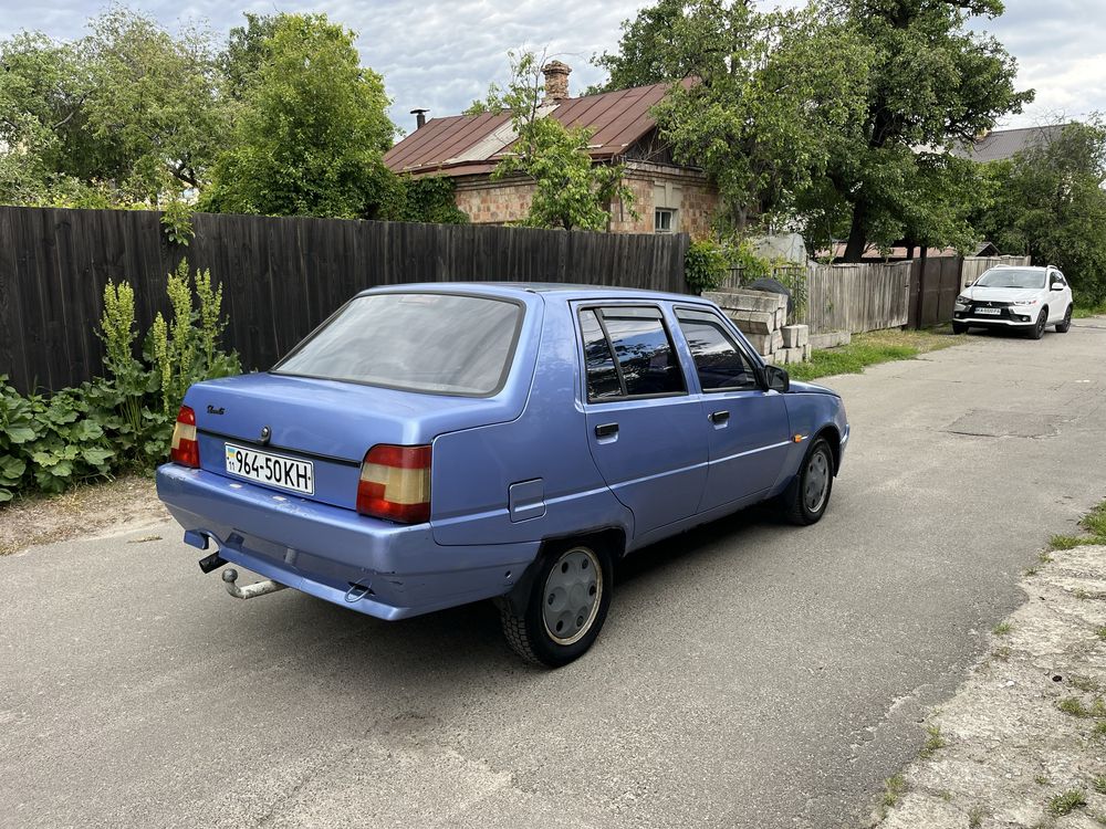 Продам хорошую машину