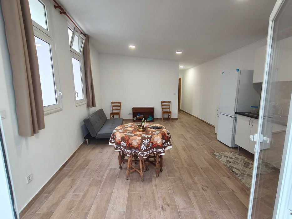 CASA/MORADIA TERREA c/pequeno terraço (área total 74m2-remodelada)