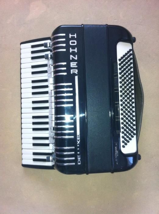 електро акордеон Hohner