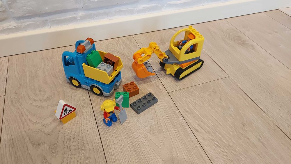 LEGO DUPLO Ciężarówka i koparka gąsienicowa 10812 (używane)