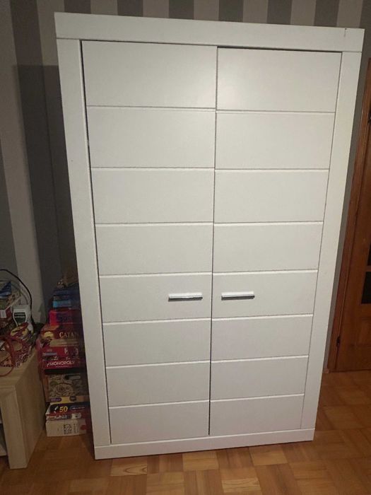 Szafa ubraniowa. Stan dobry. 
Szer. 115 cm
Gł. 60 cm
Wys. 198 cm
