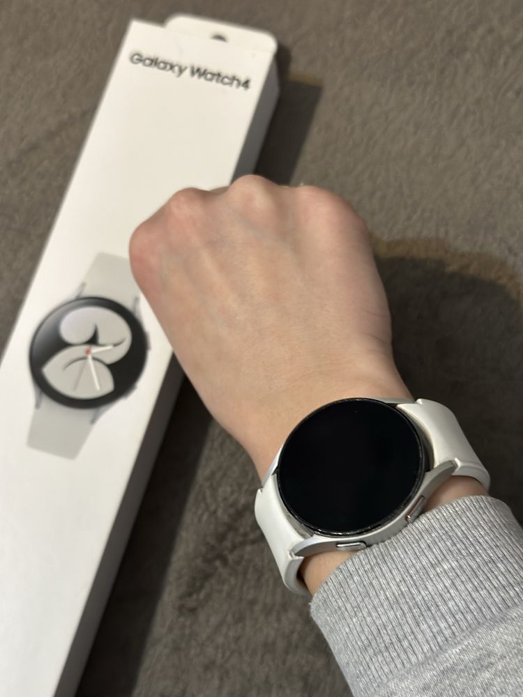Smartwatch Samsung Galaxy Watch 4 40mm Srebrny