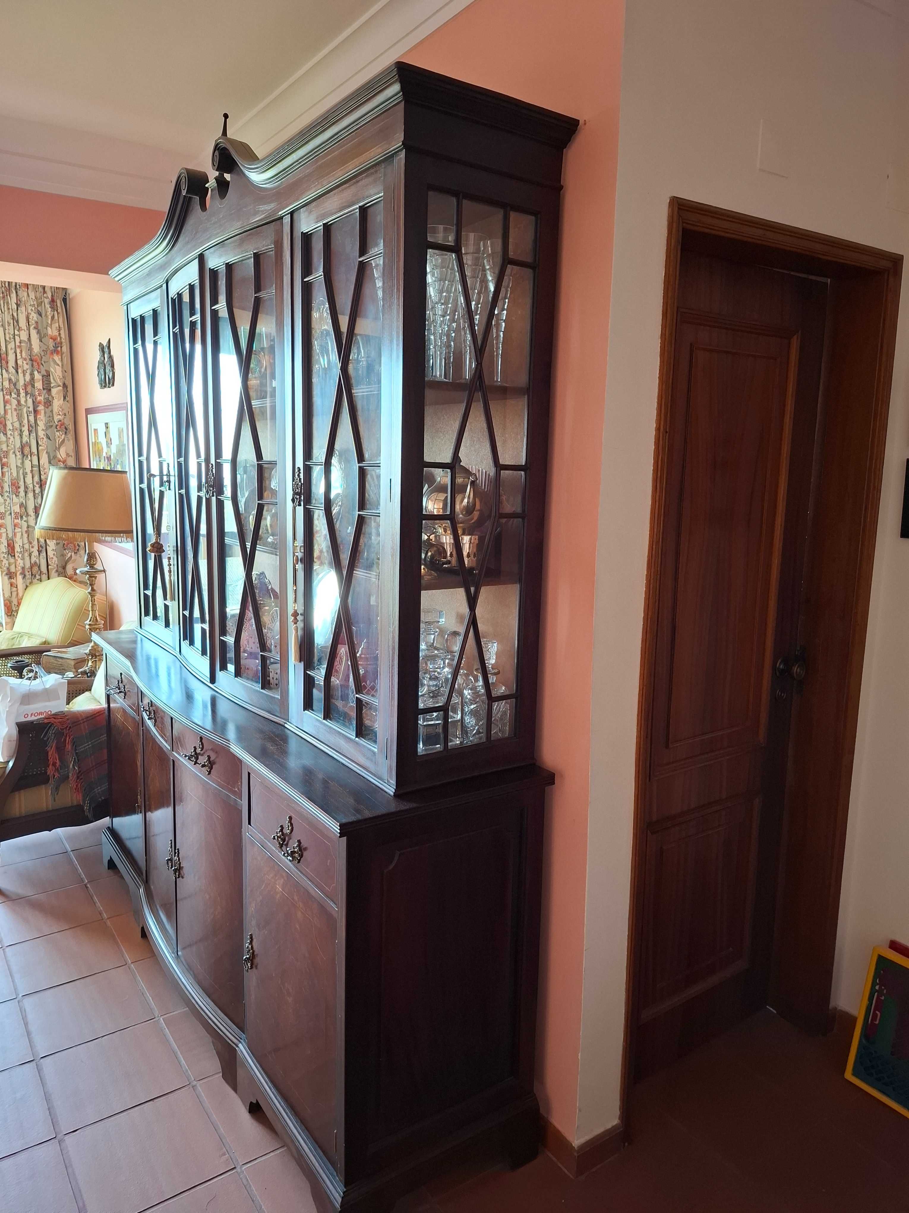 Vitrine impecável - móvel  1,95 x 0,50 x 2,30m