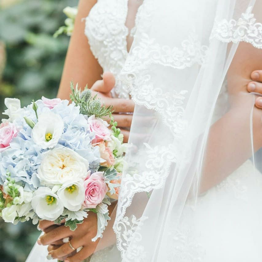 Очень красивое свадебной платье цвета айвори