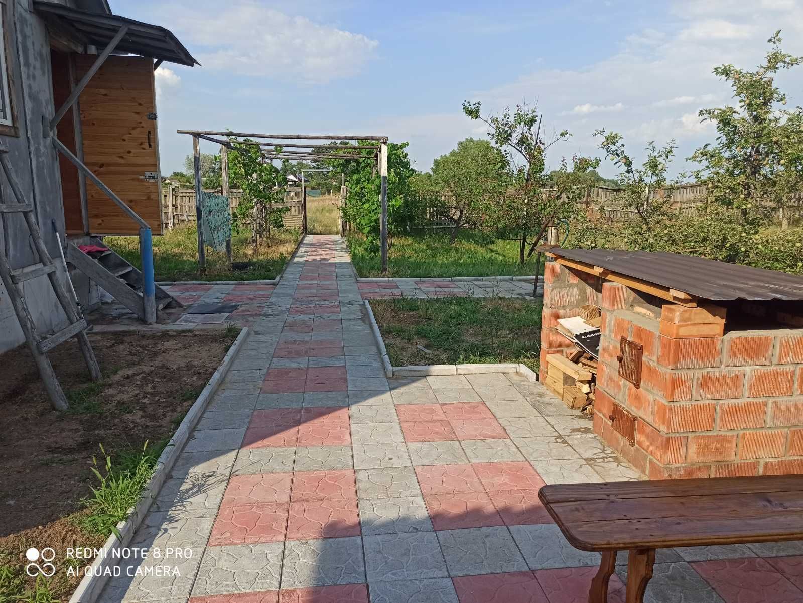 Будиночок на березі річки Дніпро, Десна, Київ.
