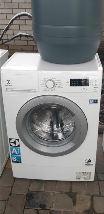 Стиральна машина с баком