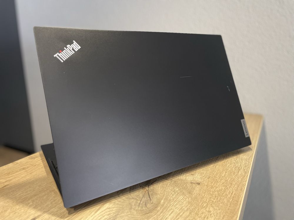 Lenovo ThinkPad E15 G2 / Core I5-1135G7 /  Iris XE G7 / 16 Ram / 256