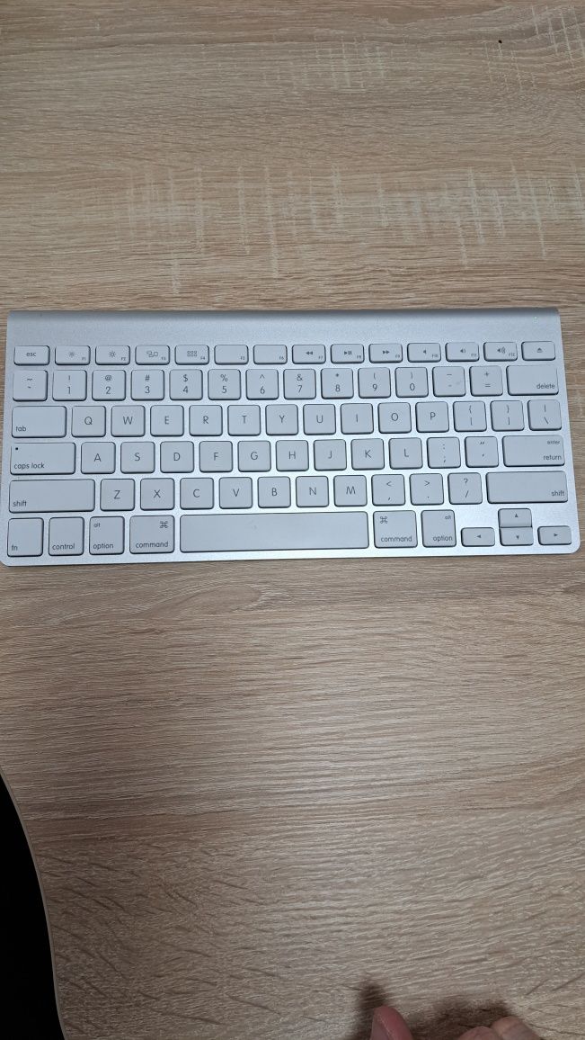 Продам бездротову клавіатуру Apple A1314