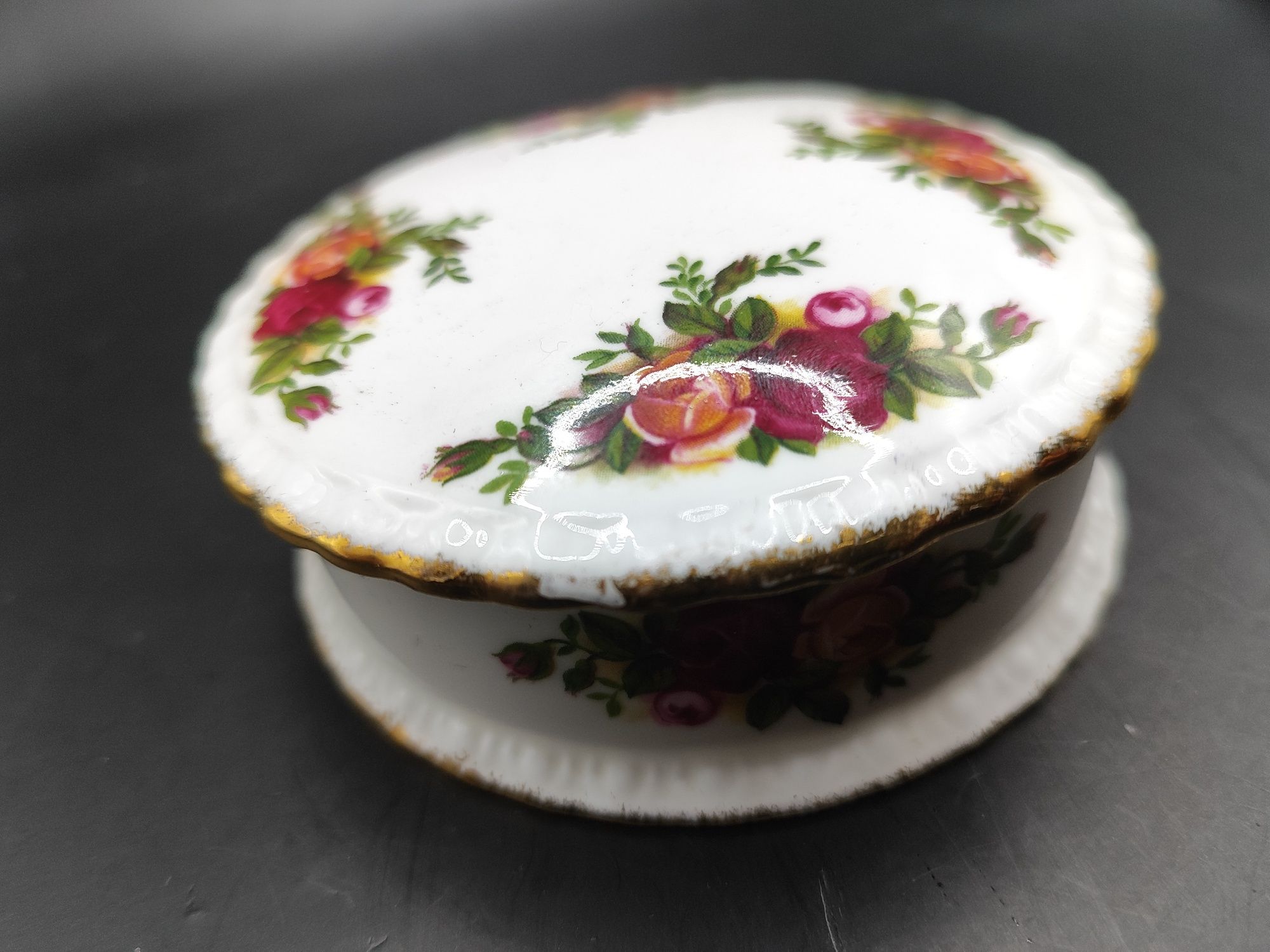 Puzderko Royal Albert porcelana róże pojemnik na biżuterię