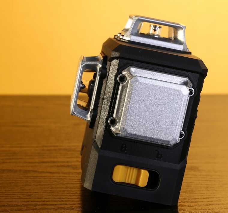 Nowoczesna POZIOMICA LASEROWA 360° Płaszczyznowa 3D Laser (WYPRZEDAŻ)