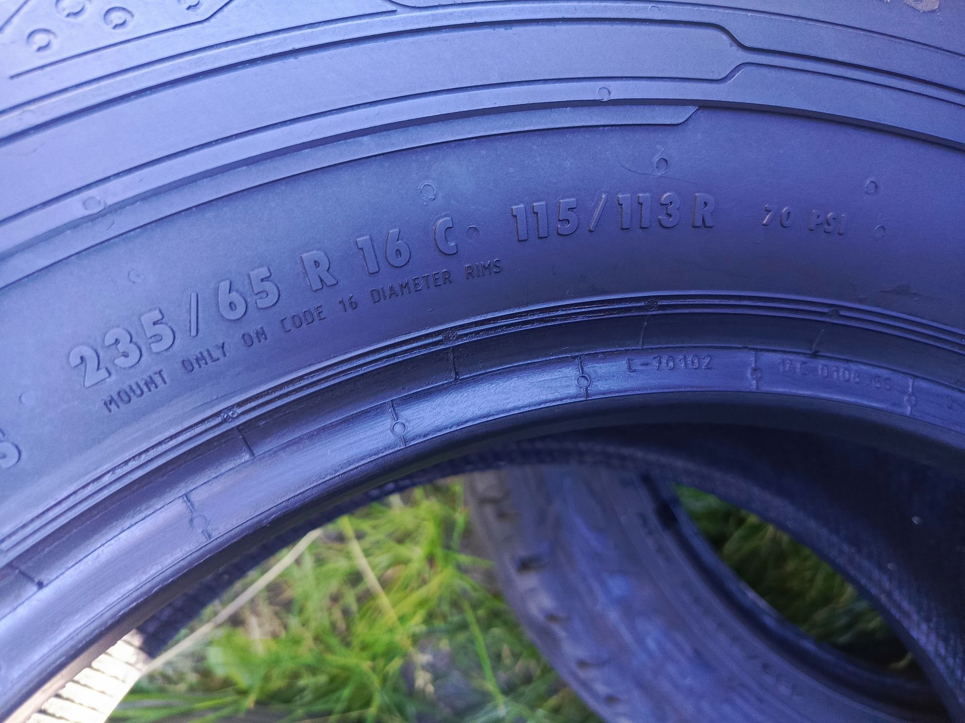 Sprzedam bardzo ładne opony Continental 235/65 r16C
