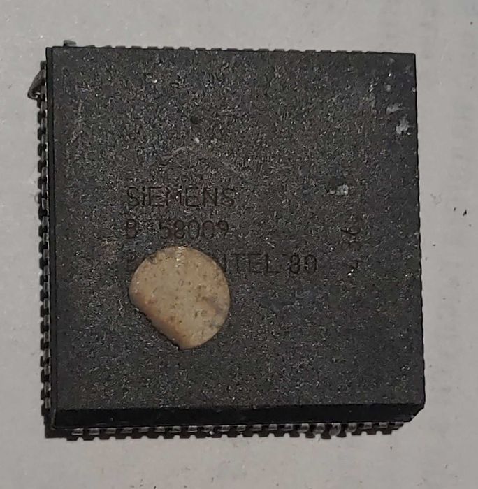 B58009 SIEMENS PLCC84 Memory