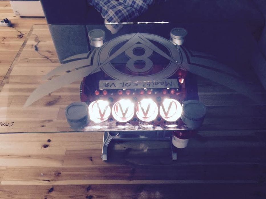 stół stolik z  bloku silnika V8 5.0L MG blok silnika LED Grawer