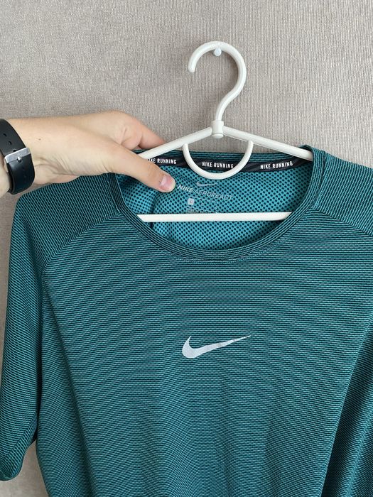 Футболка nike running для тренувань nike dri fit