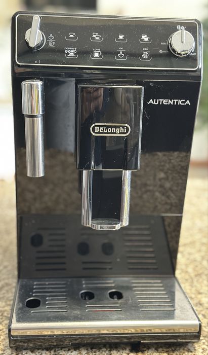 Máquina de café automática Delonghi Autentica