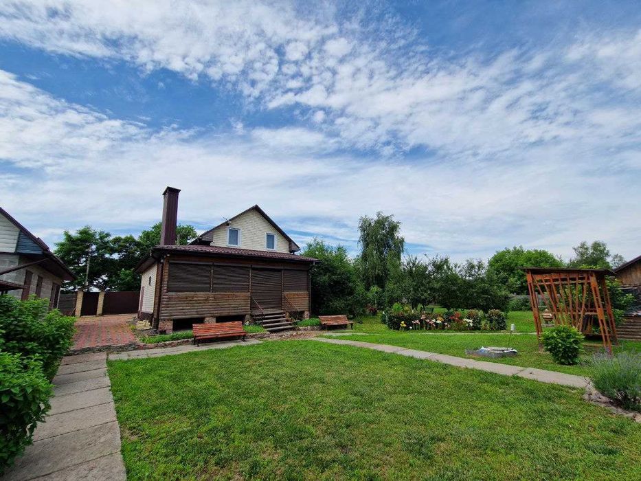 Будинок з власним виходом до озера