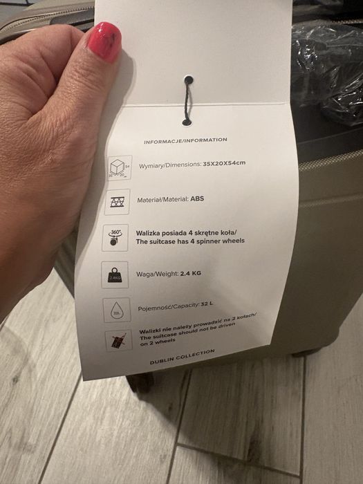 Walizka nowa z metkami