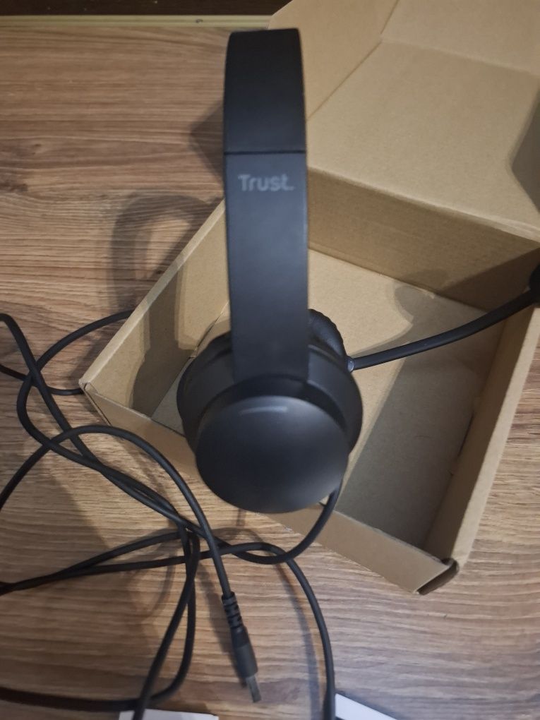 Słuchawki TRUST ROHA ll USB czarne z mikrofonem