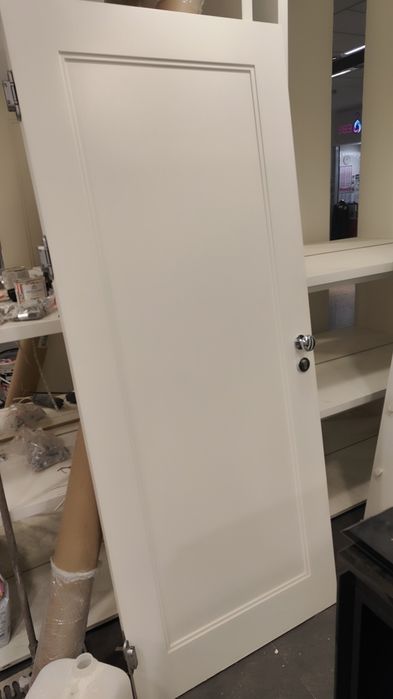 Sprzedam drzwi wewnętrzne masywne białe z ościeżnicą
