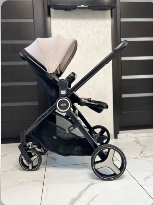 Коляска Chicco.