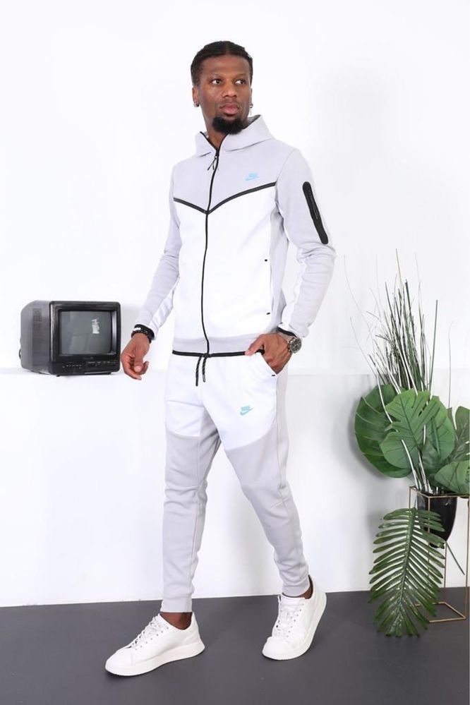 Dres czerowny nike tech fleece s-xxl