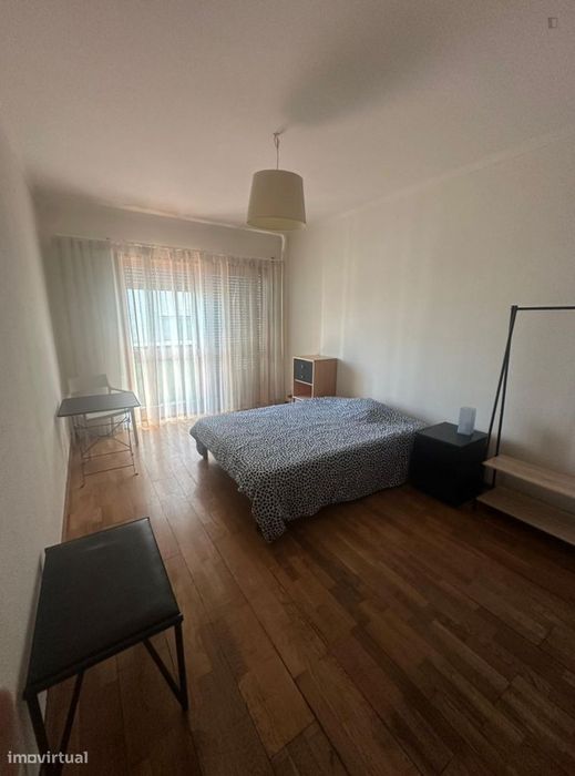 788646 - Quarto com cama de casal em...