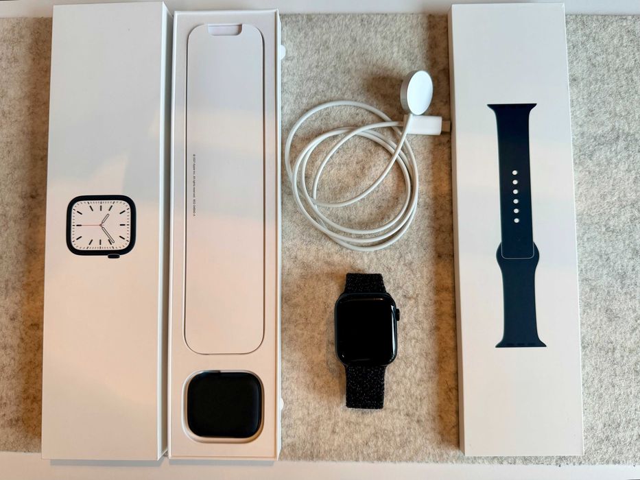 Apple Watch Series 7 45mm size, GPS + Cellular LTE version