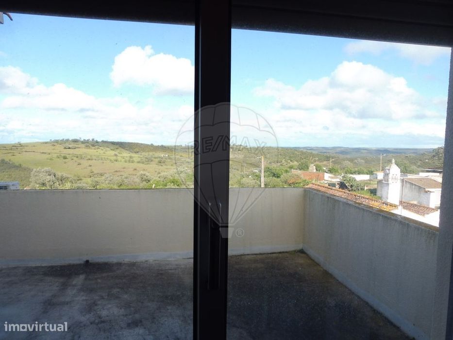 Moradia T4 para venda