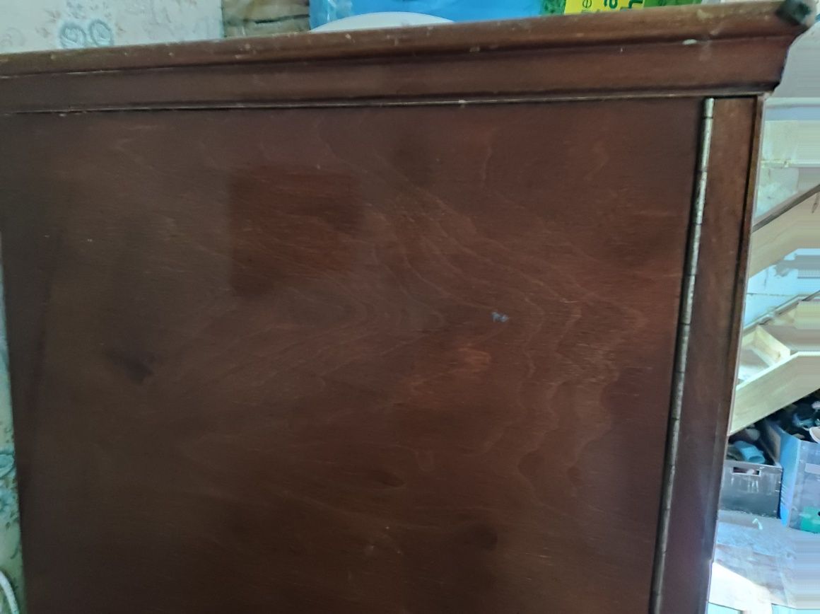 Шкаф деревянный с зеркалом