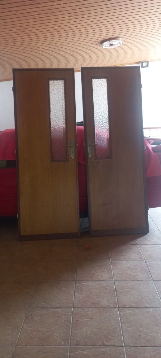 Vendo portas de Alumínio para Sacadas en redondo incluem as de fora.