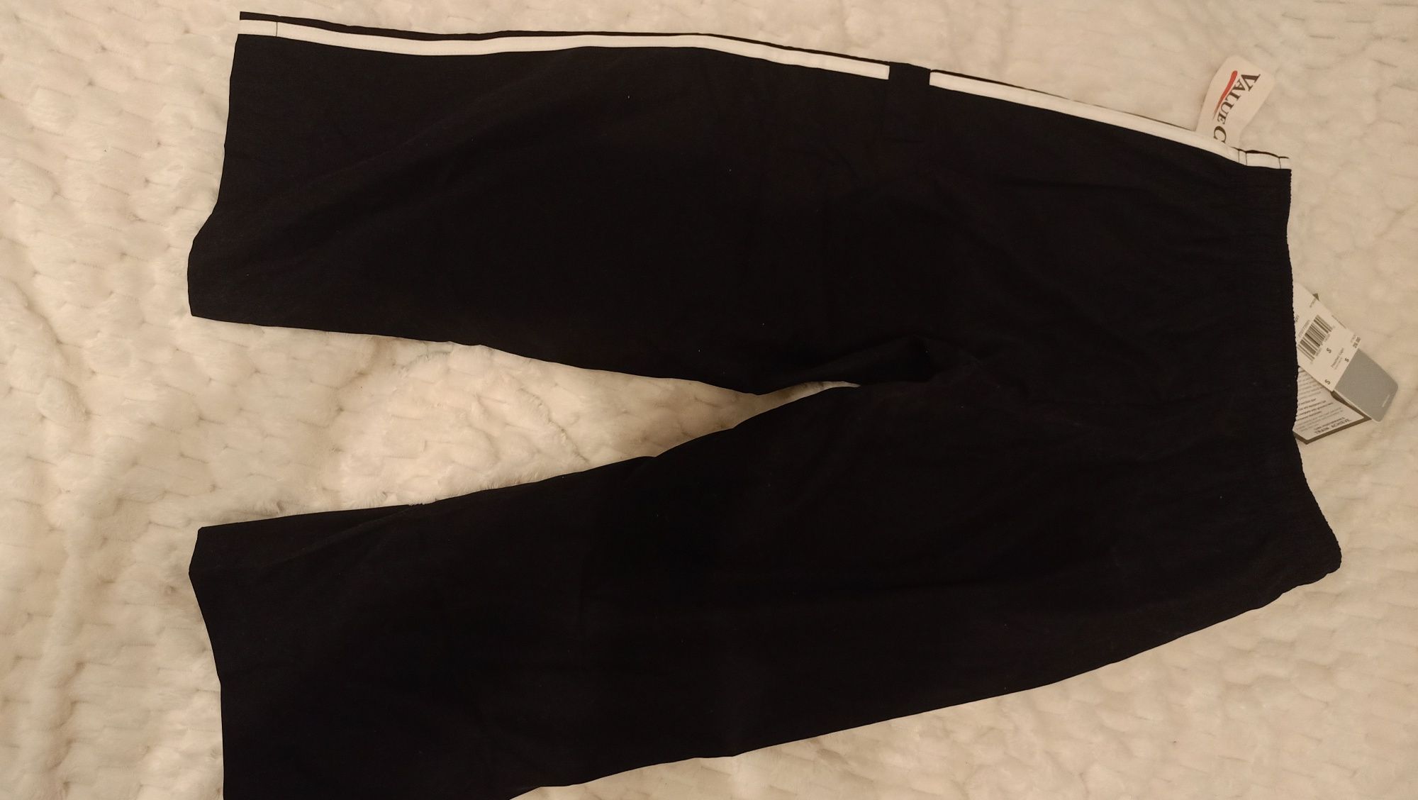Nowe damskie spodnie dresowe treningowe Adidas, M, 3/4, kolor czarny