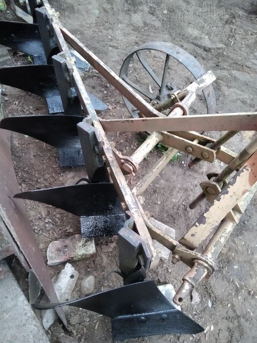 Плуг п'яти корпусний польський