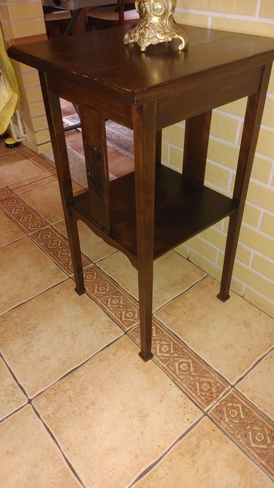 Stolik z okresu międzywojennego