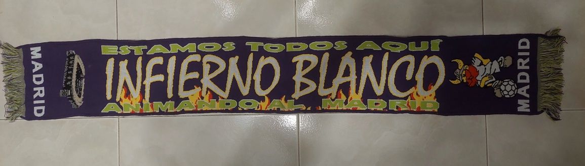 Cachecol.muito lindo de futebol