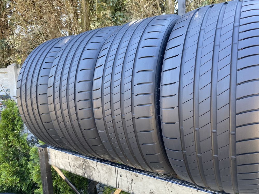 235/35/19 XL Sprzedam komplet opon Bridgestone