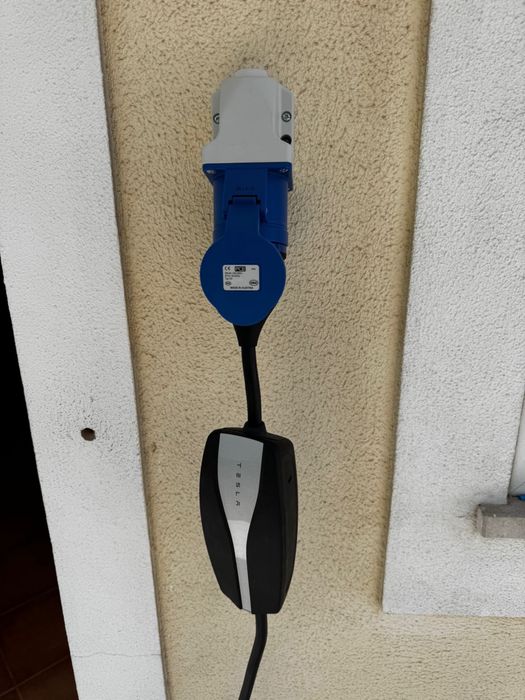 Faço pequenos serviços de eletricista tomadas para carros eletricos