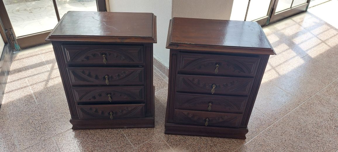 Vendo 2 mesas cabeceiras em mogno