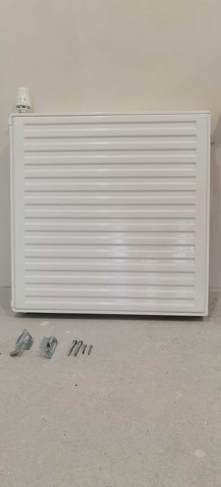grzejnik 600x600  1025W podłączenie uniwersalne