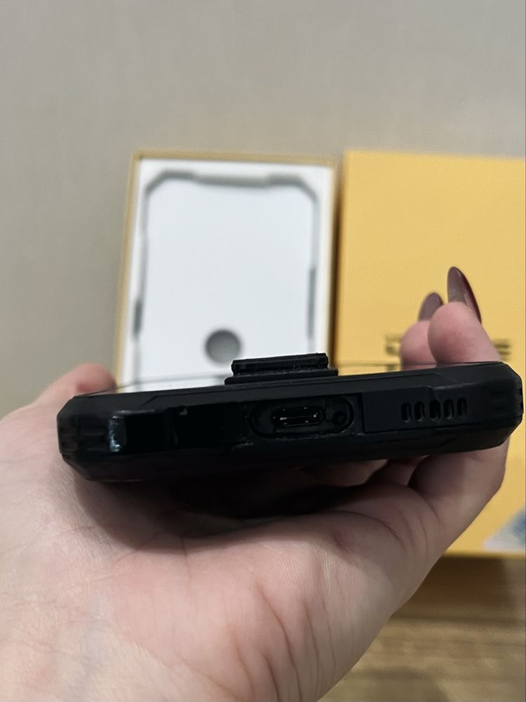 Смартфон Doogee V20