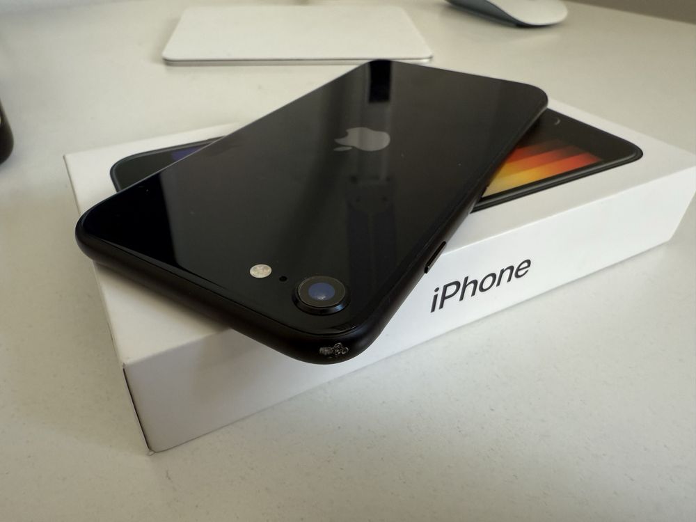 iPhone SE 3 Model 2022 Balck Bateria 100%