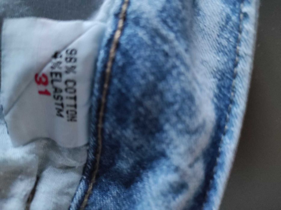 Spodnie jeansowe Capri z paskiem, rozmiar 31