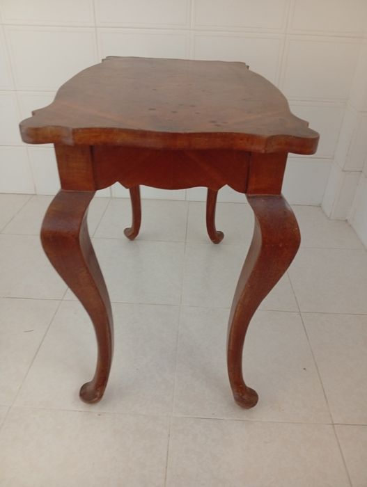 Mesa de apoio em madeira