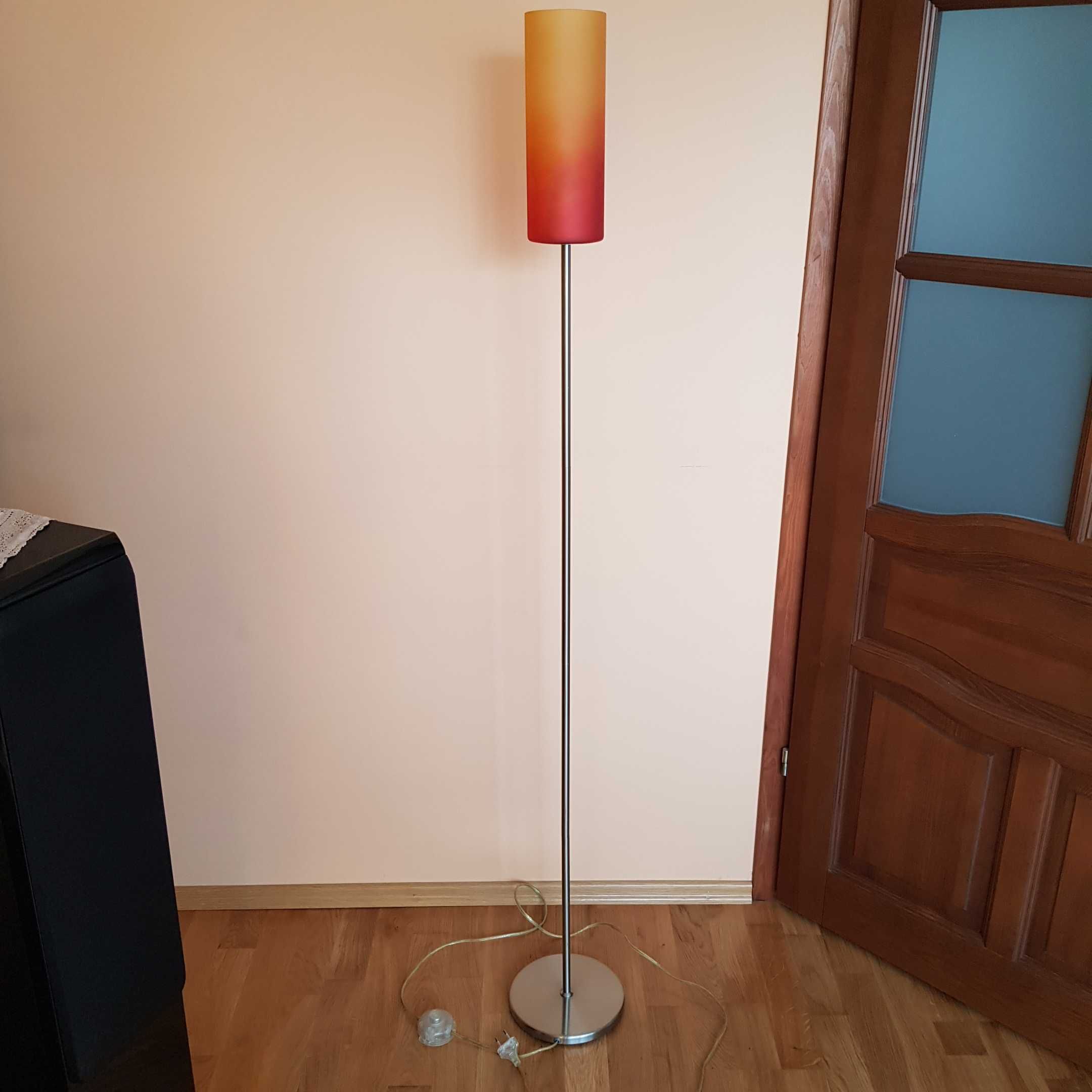 Lampa stojąca podłogowa