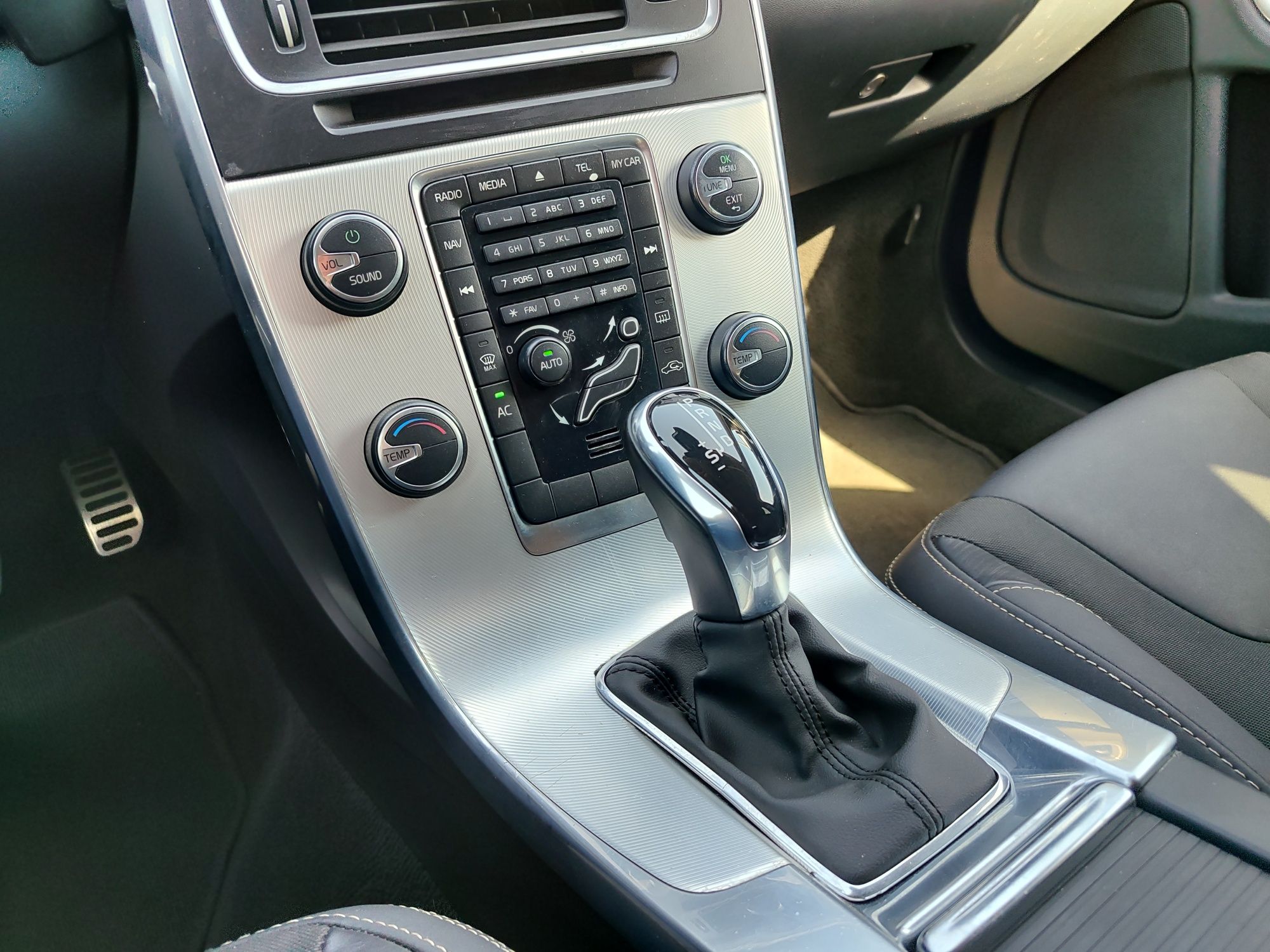 R-DESIGN Volvo V60 2,4 D5 AWD автомат 2013 ІДЕАЛ